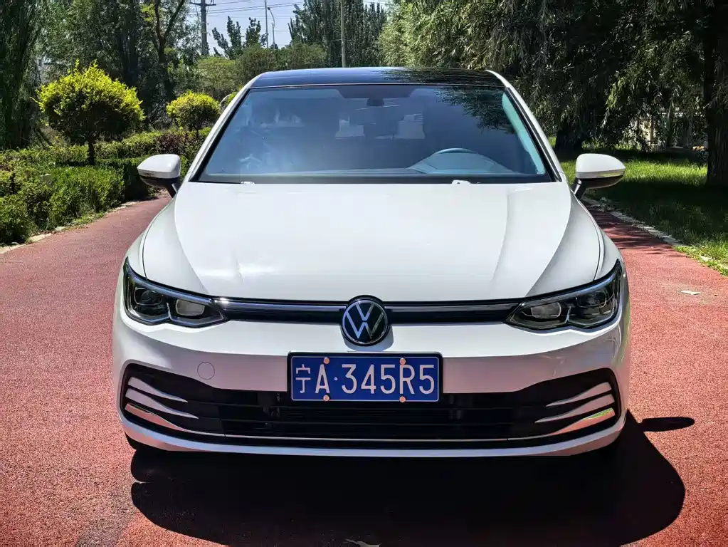Volkswagen Golf 2024