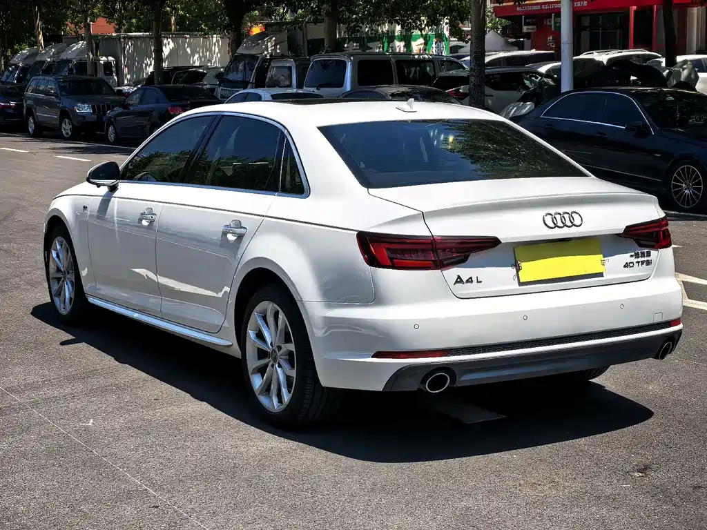 Audi A4L 2018 — фото 12