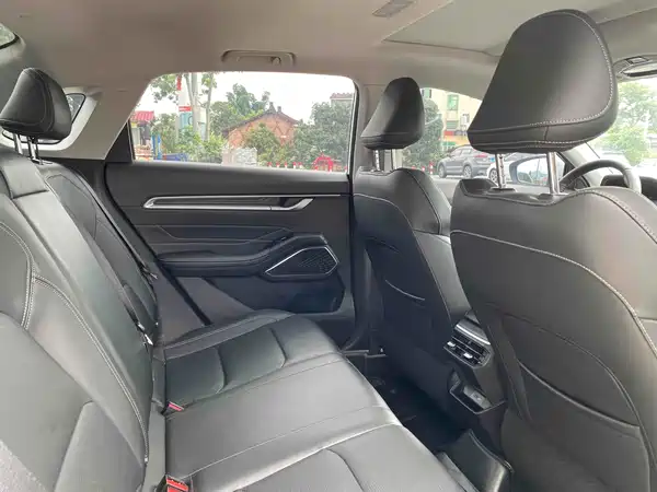 Geely Emgrand 2022
