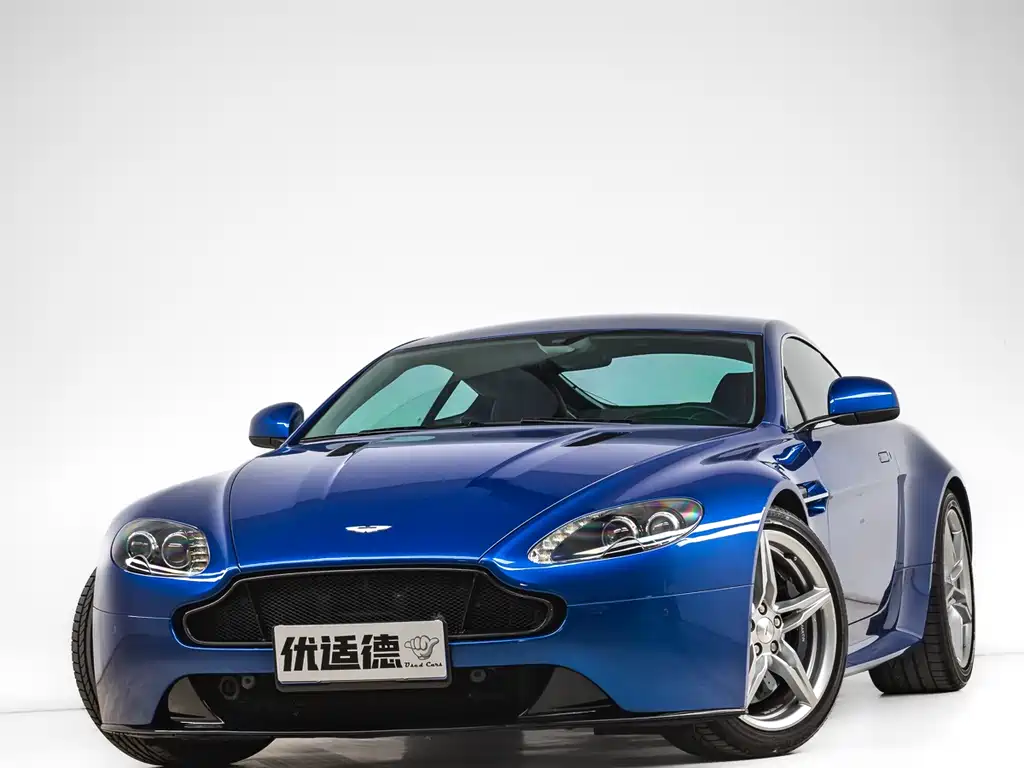 Aston Martin V8 Vantage 2016 — фото 1