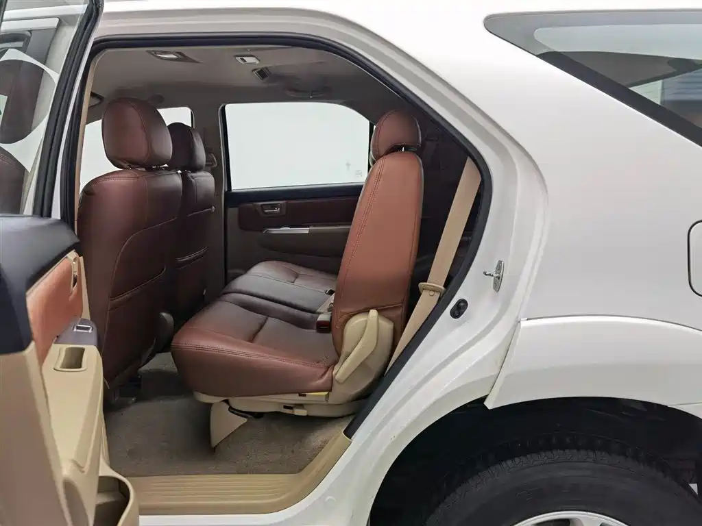 Toyota Fortuner 2016 — фото 12