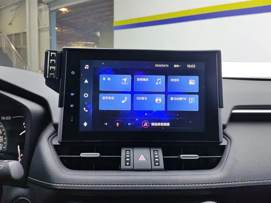 Toyota RAV4 2023 — фото 13