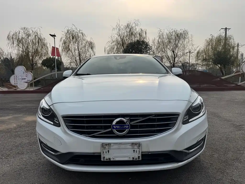 Volvo S60 2016 — фото 2