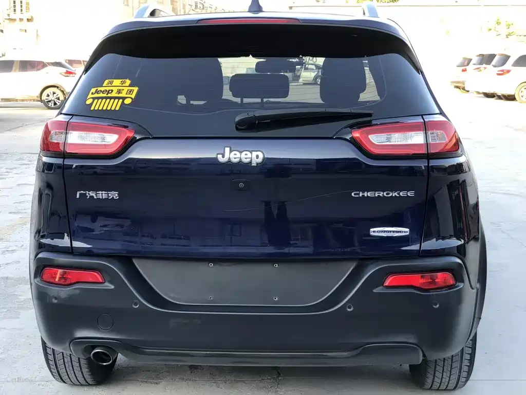 Jeep Cherokee 2016 — фото 8