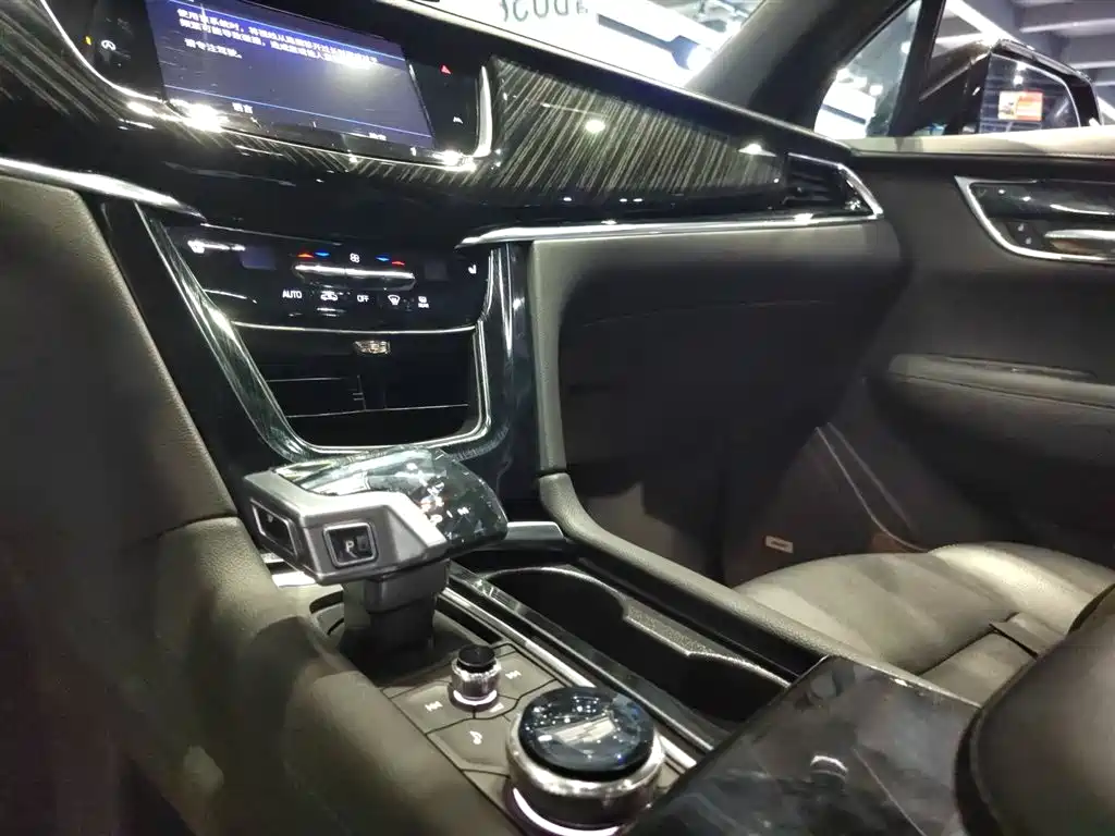 Cadillac XT6 2022 — фото 14