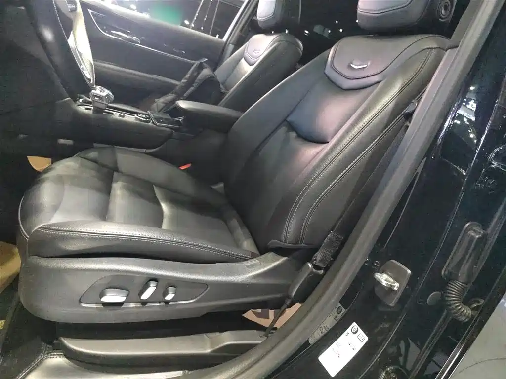 Cadillac XT6 2022 — фото 15