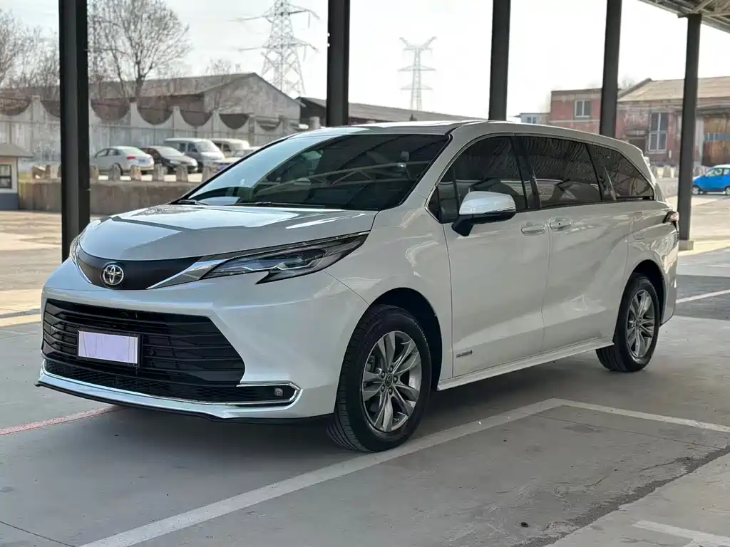 Toyota Sienna 2023 — фото 2