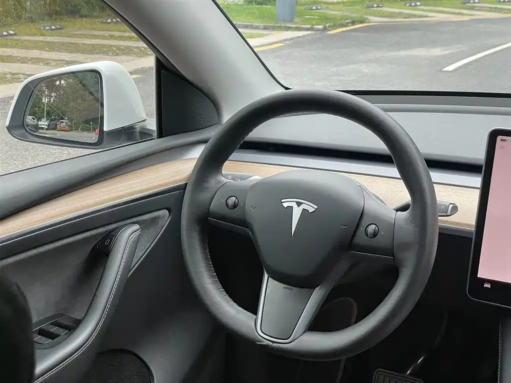 Tesla Model Y 2022 — фото 14