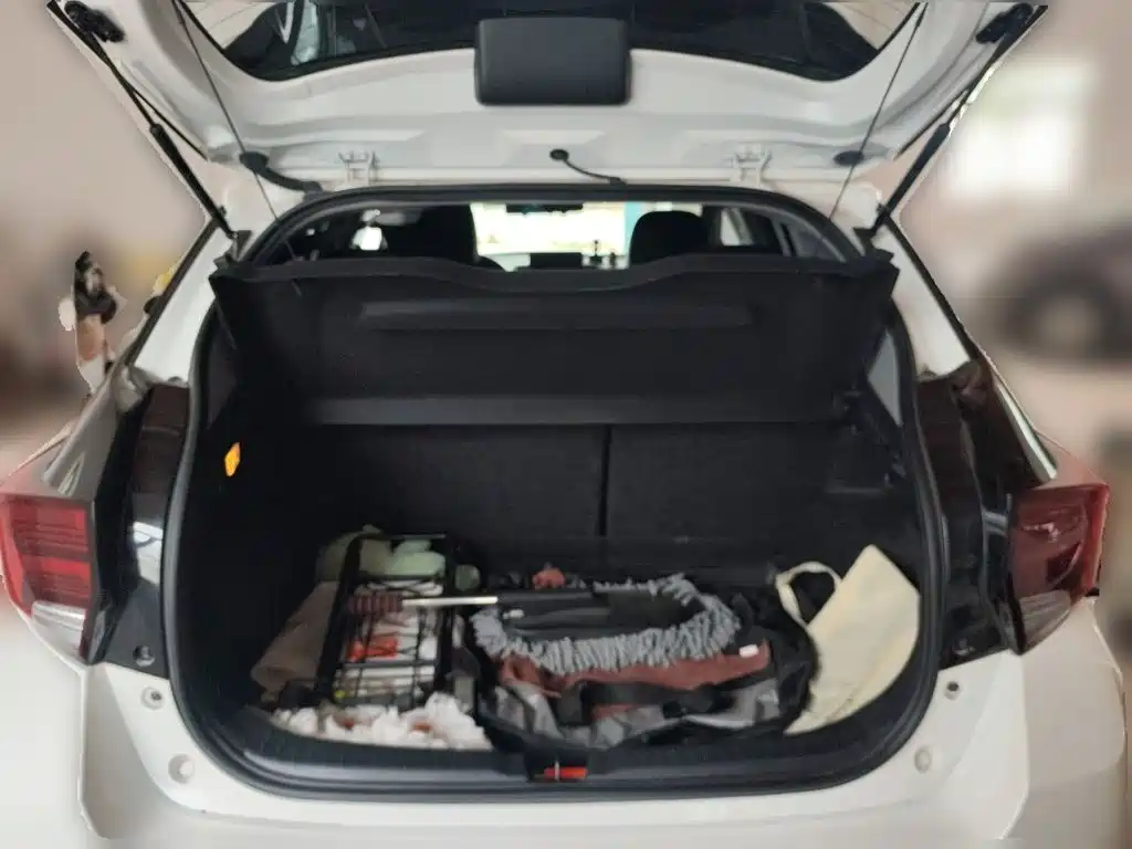 Toyota Yaris L 2022 — фото 10