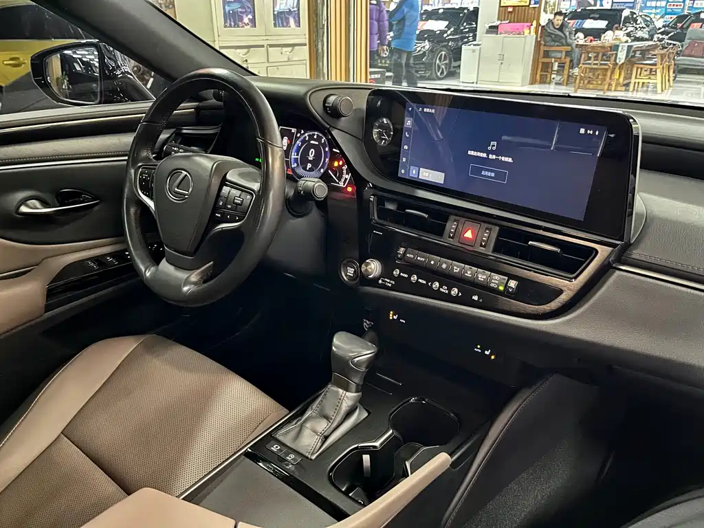 Lexus ES 2023 — фото 14