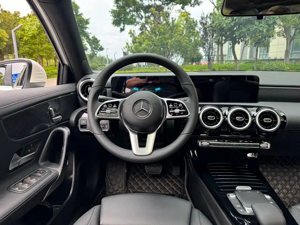 Mercedes-Benz A-Class 2022 — фото 17