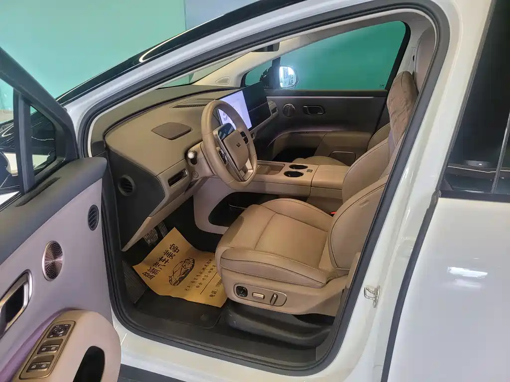Li Auto i8 2025 — фото 4