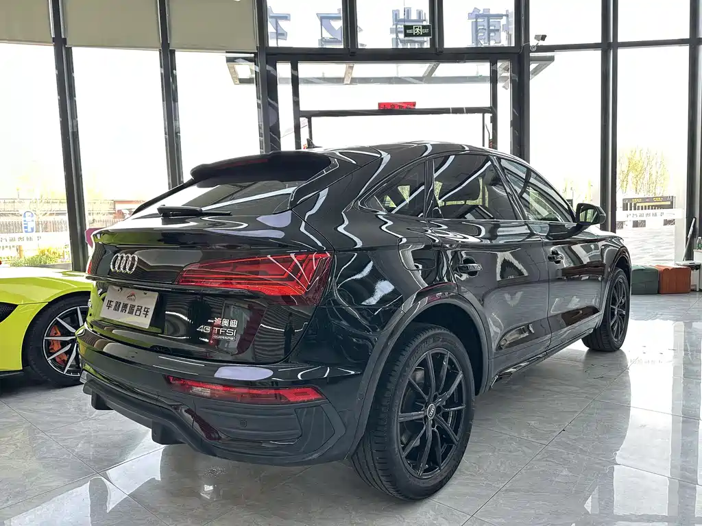 Audi Q5L Sportback 2022 — фото 23
