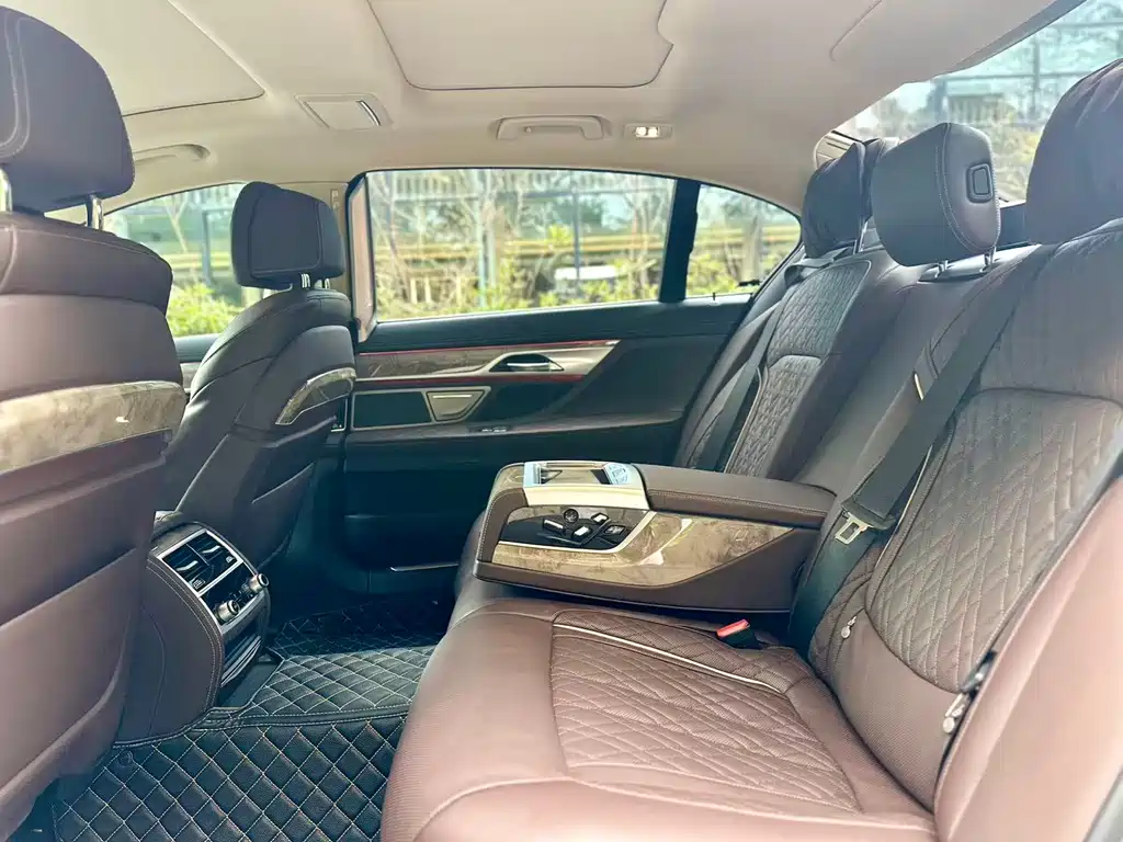 BMW 7 Series 2020 — фото 10