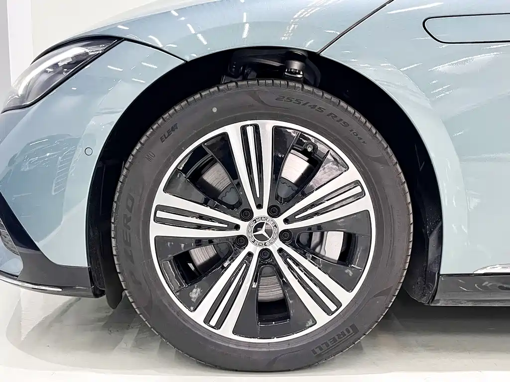 Mercedes-Benz EQE 2025 — фото 11