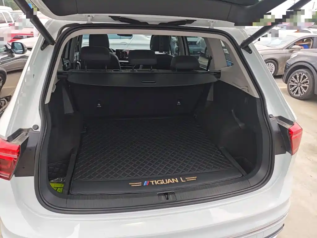 Volkswagen Tiguan L 2023 — фото 19