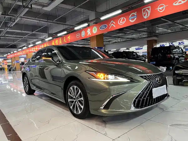 Lexus ES 2023