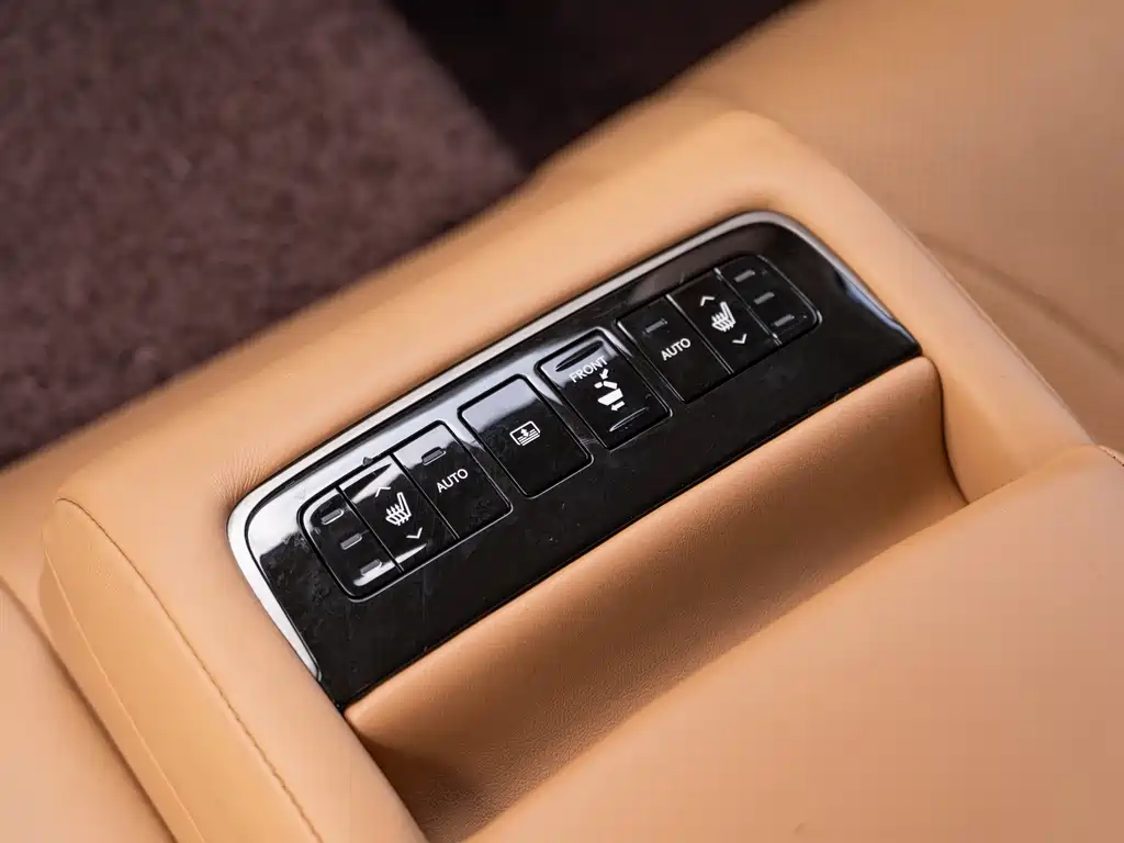 Lexus LS 2020 — фото 18