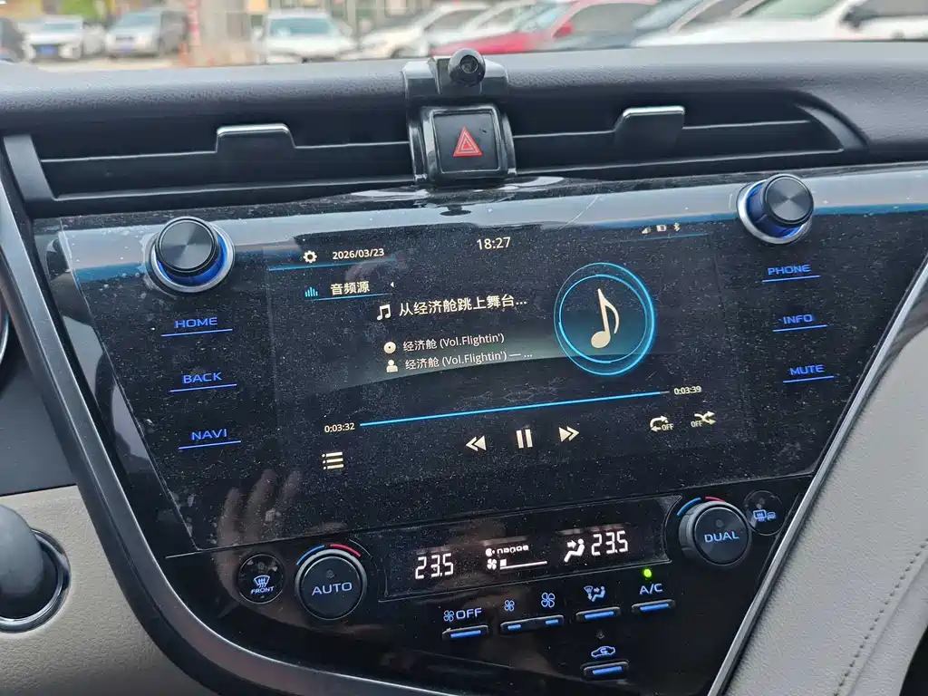 Toyota Camry 2020 — фото 10