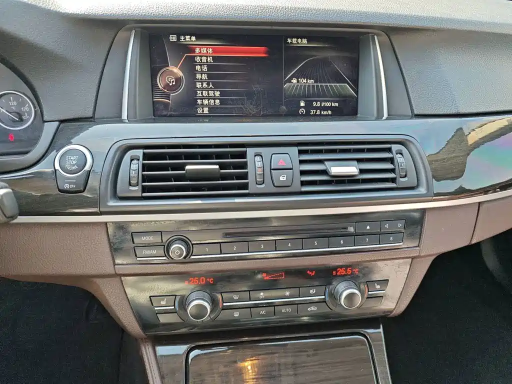BMW 5 Series 2016 — фото 13