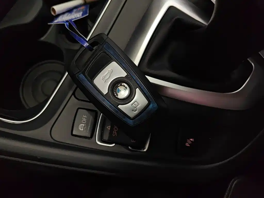 BMW 3 Series 2017 — фото 18