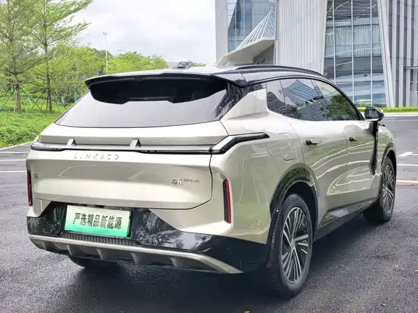 Lynk & Co 08 EM-P 2024