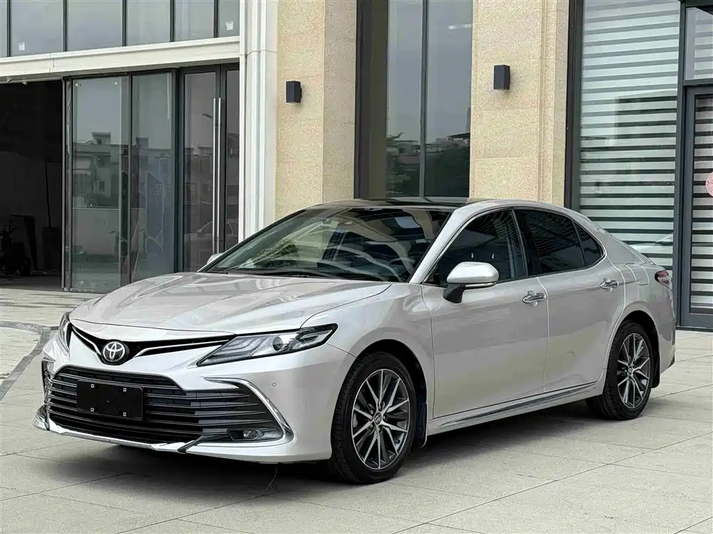 Toyota Camry 2024 — фото 1