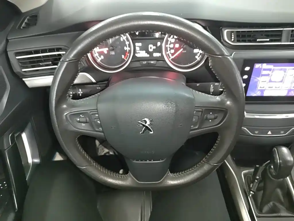Peugeot 408 2016 — фото 11