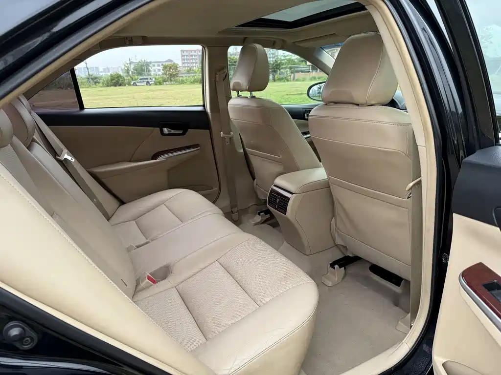 Toyota Camry 2013 — фото 11
