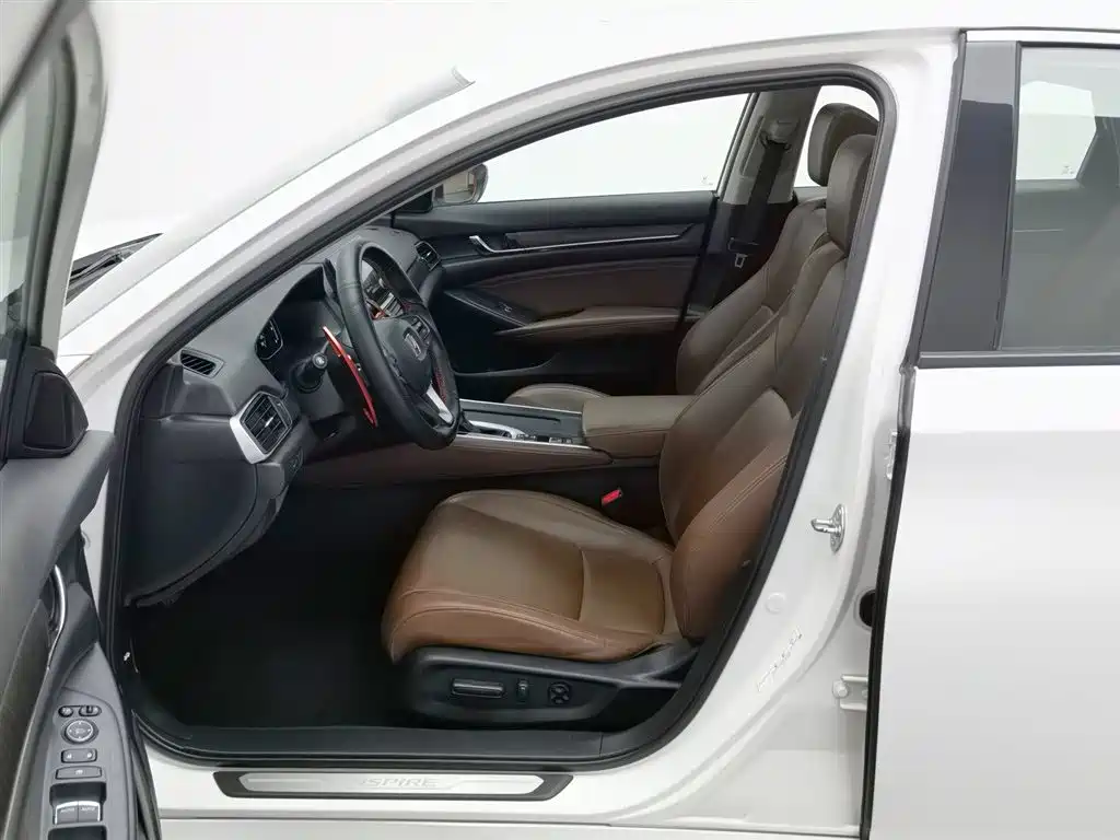 Honda Inspire 2018 — фото 10