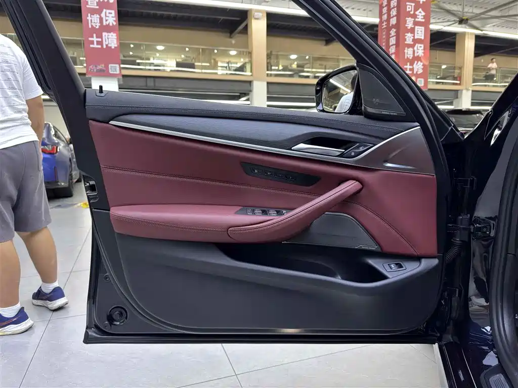 BMW 5 Series 2020 — фото 13