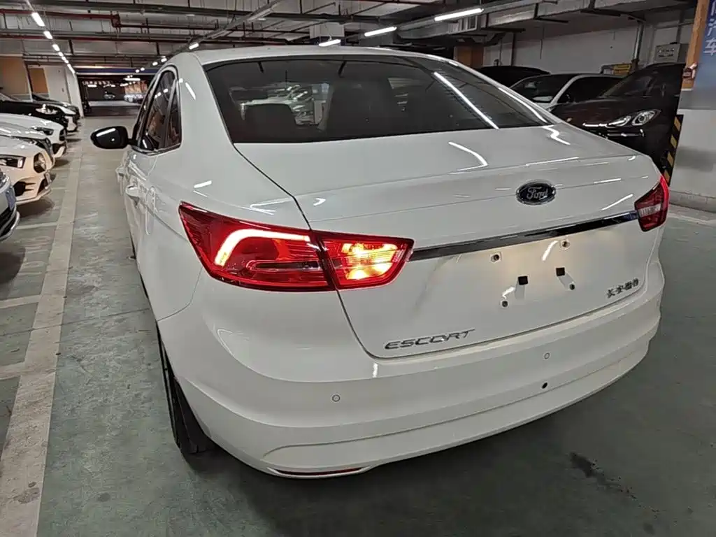 Ford Escort 2015
