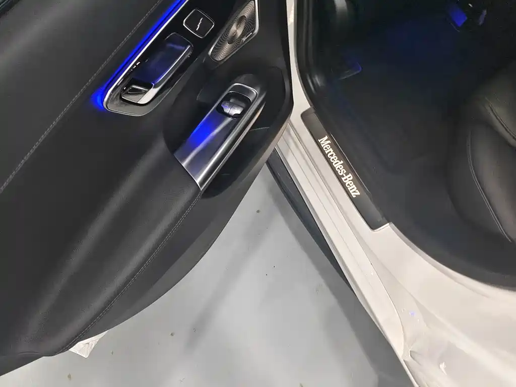 Mercedes-Benz C-Class 2023 — фото 10