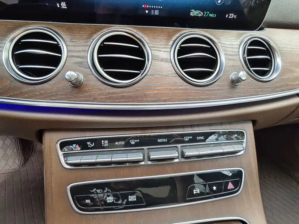 Mercedes-Benz E-Class 2023 — фото 16
