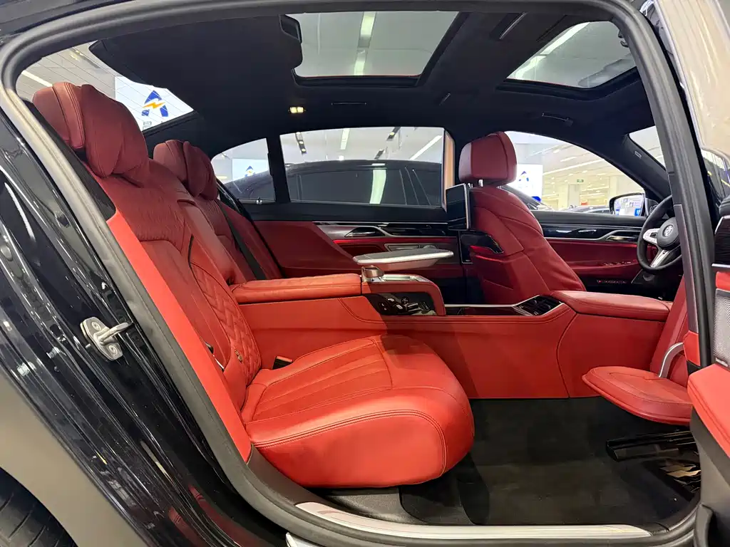 BMW 7 Series 2017 — фото 15