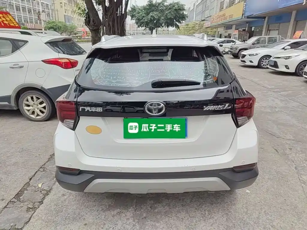 Toyota Yaris L 2021