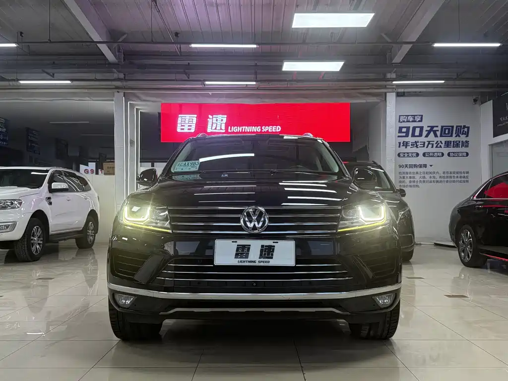 Volkswagen Touareg 2017 — фото 2