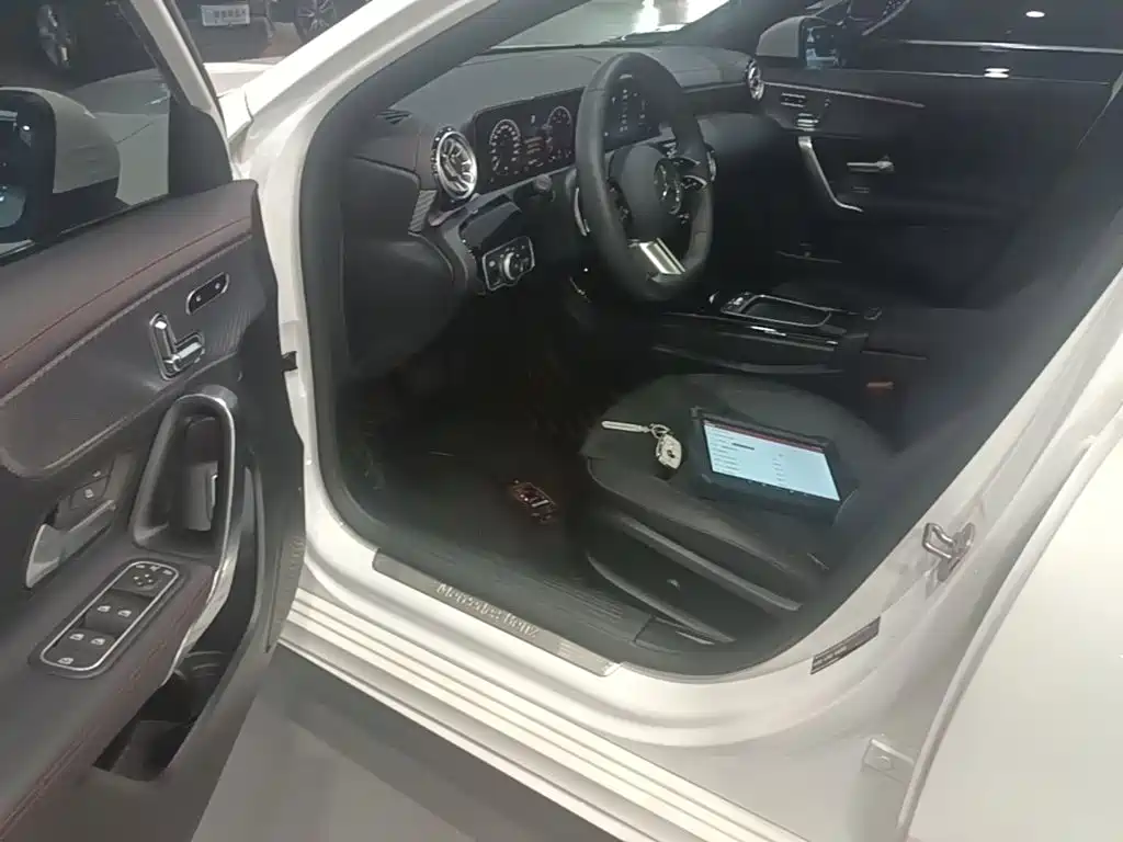 Mercedes-Benz A-Class 2025 — фото 16