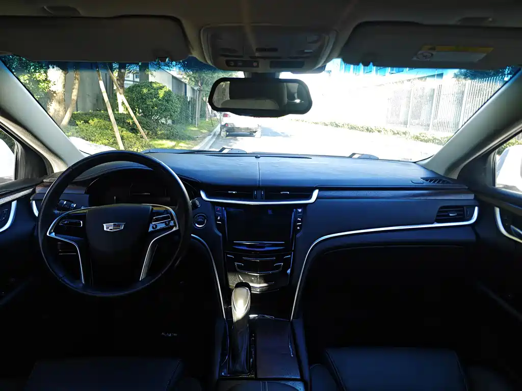 Cadillac XTS 2018 — фото 18