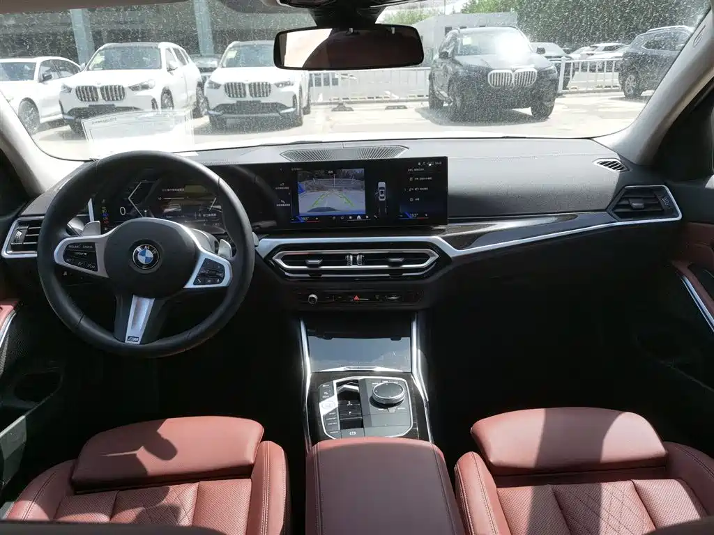 BMW 3 Series 2025 — фото 10