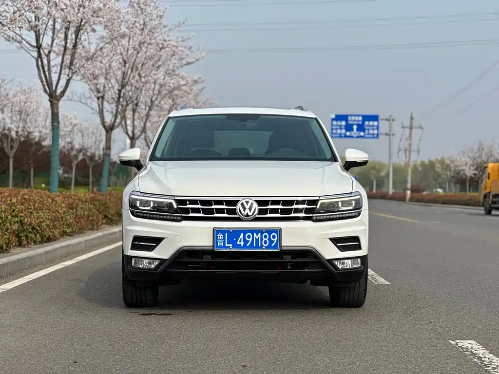Volkswagen Tiguan L 2017 — фото 2
