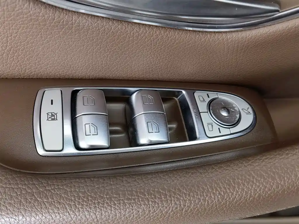 Mercedes-Benz E-Class 2021 — фото 9