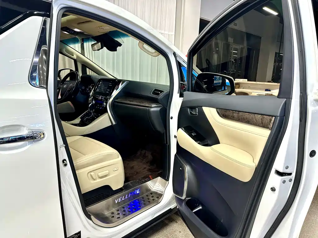 Toyota Vellfire 2021 — фото 8