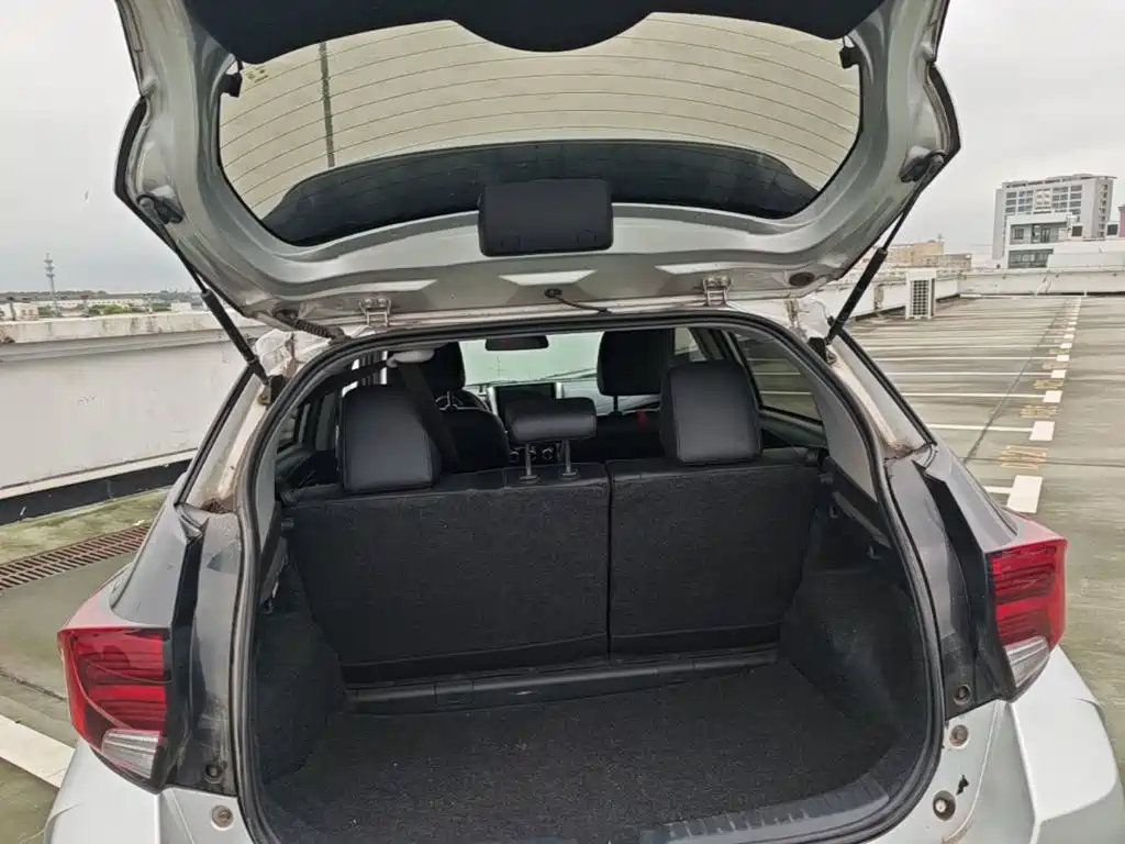 Toyota Yaris L 2020 — фото 19
