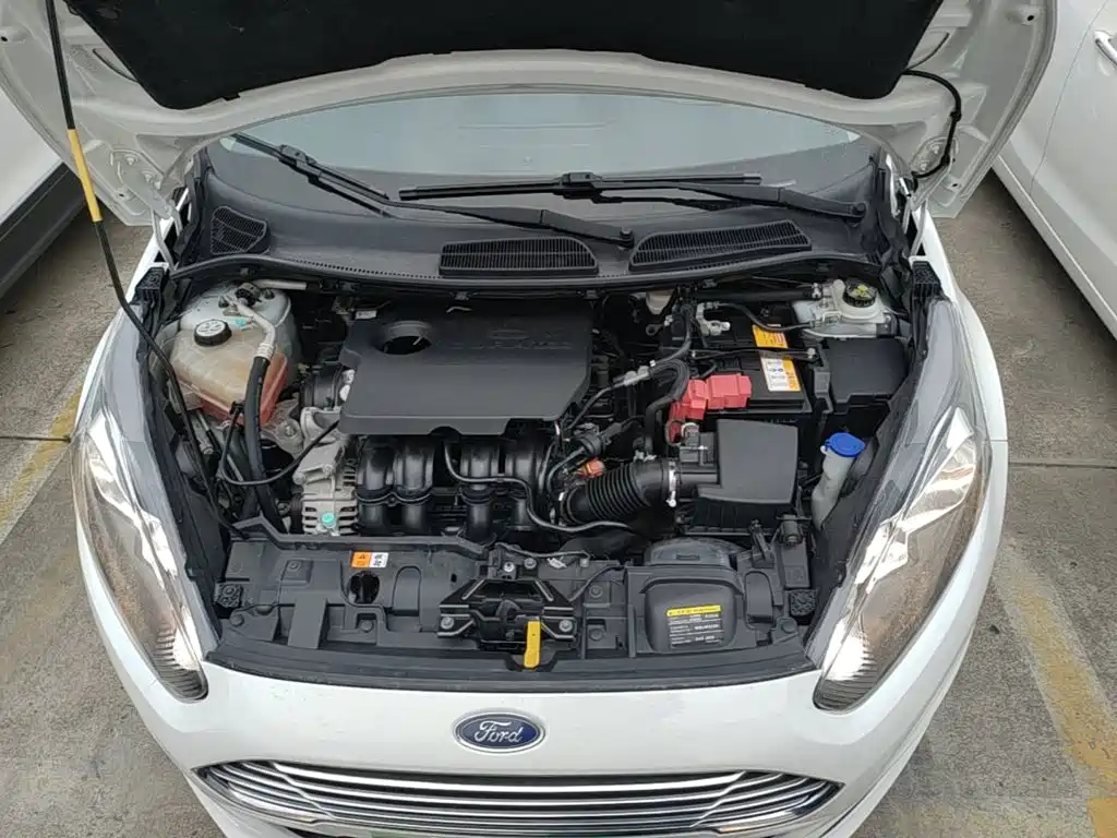 Ford Fiesta 2015 — фото 20
