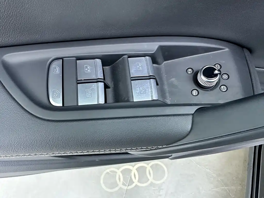 Audi Q5L — фото 16