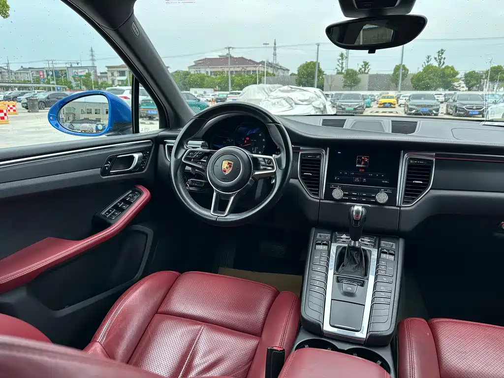 Porsche Macan 2017 — фото 16