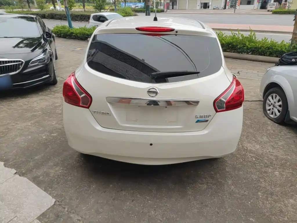 Nissan Tiida 2015