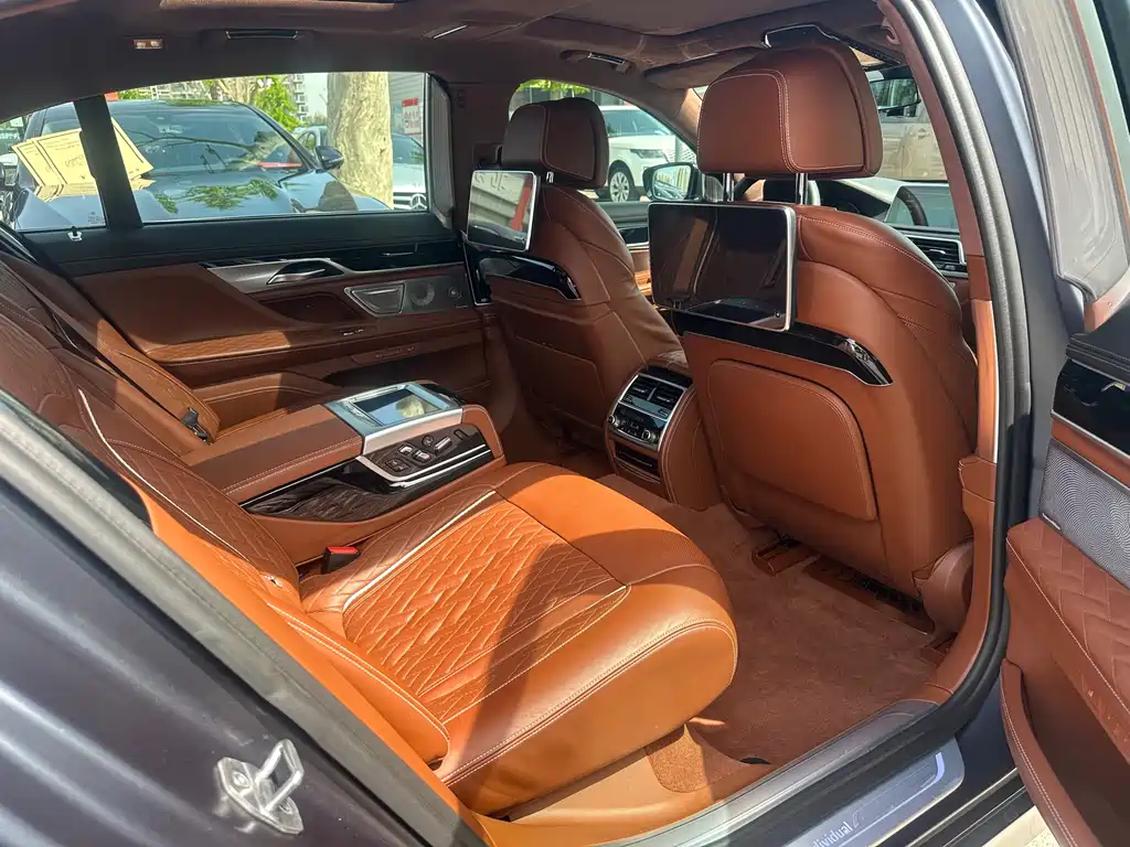 BMW 7 Series 2019 — фото 15