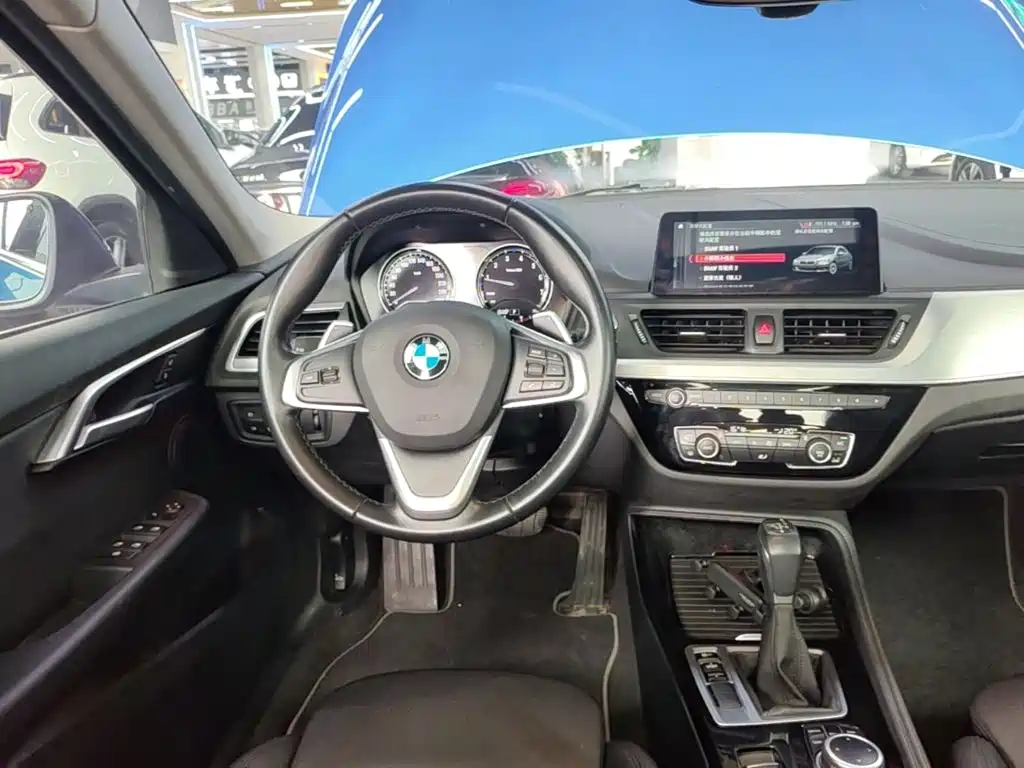 BMW 1 Series 2018 — фото 11